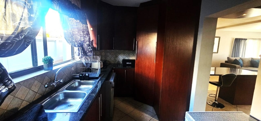 To Let 4 Bedroom Property for Rent in Safari Gardens North West